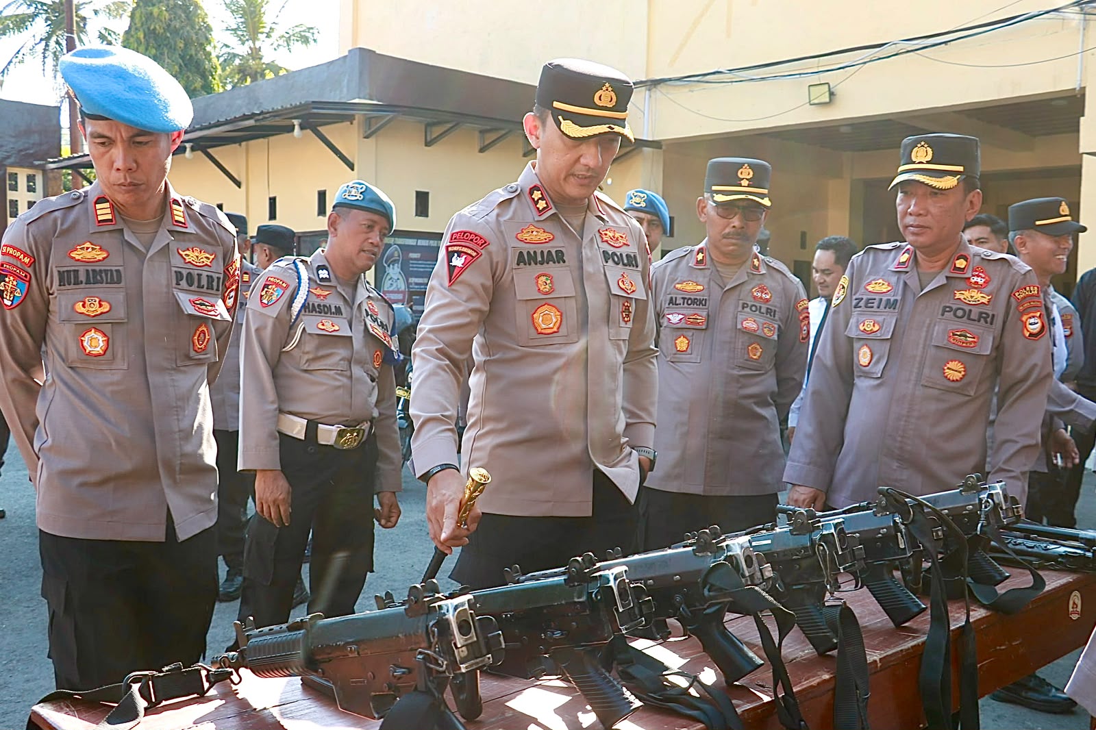 Kapolres Takalar Pimpin Pengecekan Senpi dan Randis Personel Usai Apel Pagi Jam Pimpinan