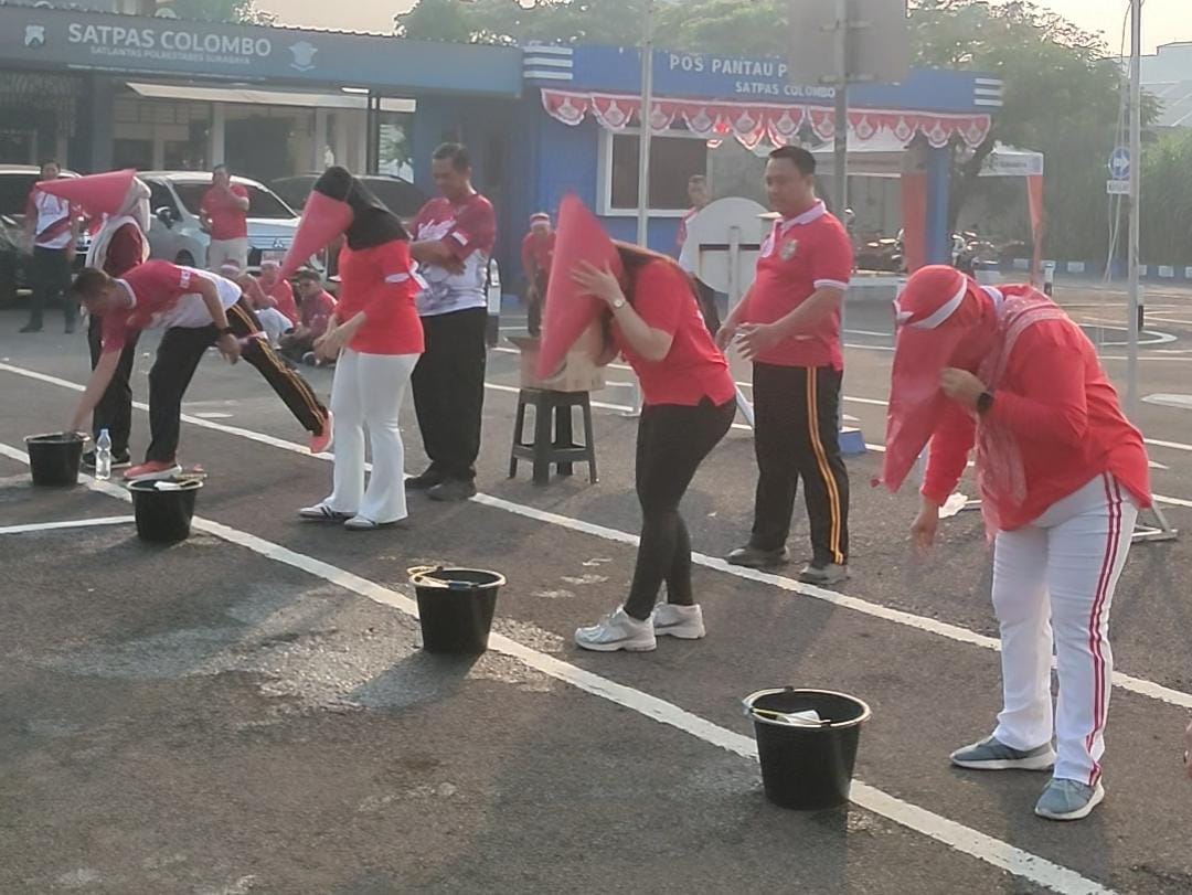 Seru!! Intip Aksi Kocak Petugas Satpas Colombo Surabaya Sambut HUT RI ke-81