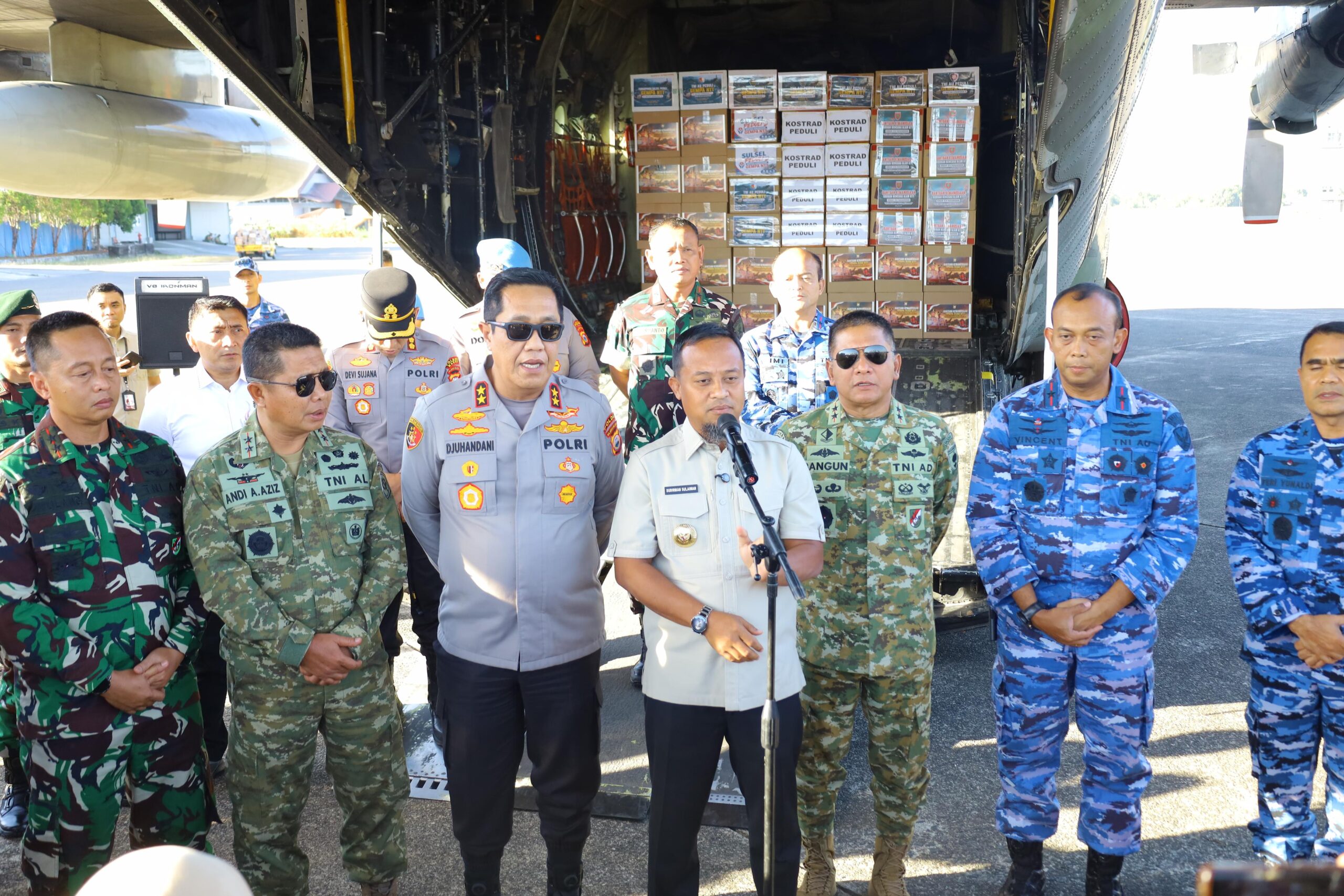 Kapolda Sulsel Bersama Forkopimda Lepas Bantuan untuk Korban Gempa NTT