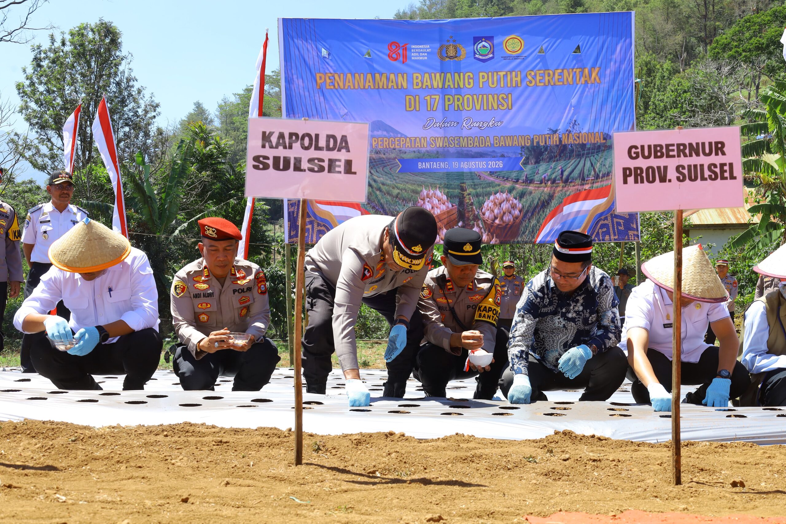 Kapolda Sulsel Hadiri Penanaman Serentak Bawang Putih dan Ground Breaking Gudang Ketahanan Pangan Polri
