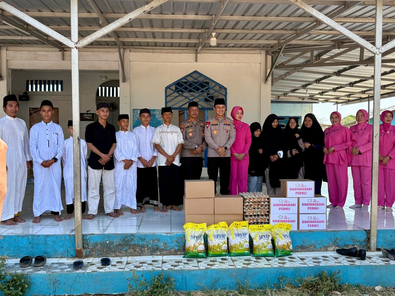 Jumat Berkah Kapolres Takalar: Menyapa Anak Yatim, Menebar Kepedulian di Tamaona
