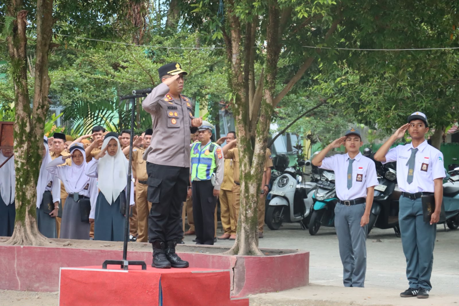 Kapolres Luwu Utara Pimpin Upacara, Tekankan Pentingnya Guru Razia Ponsel Siswa SMAN 1