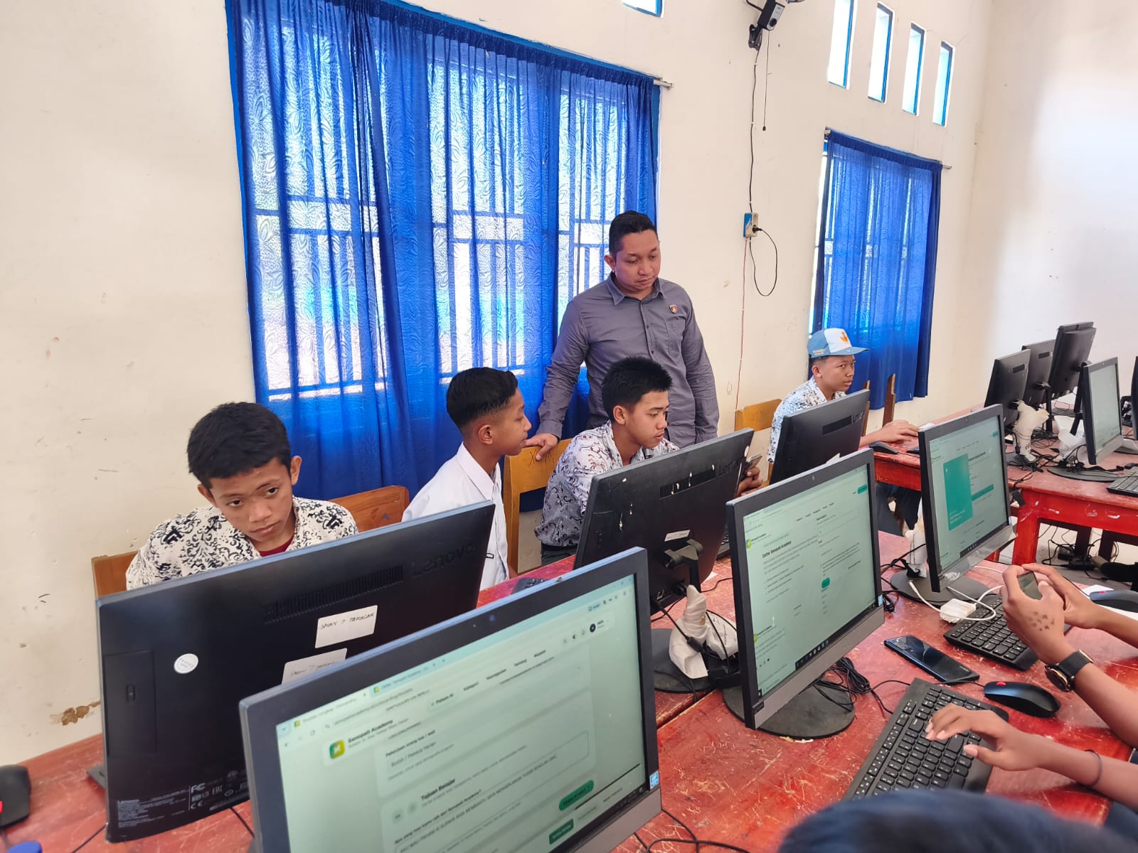 Polres Takalar Beri Materi Generasi Digital Cerdas di SMAN 7 Takalar