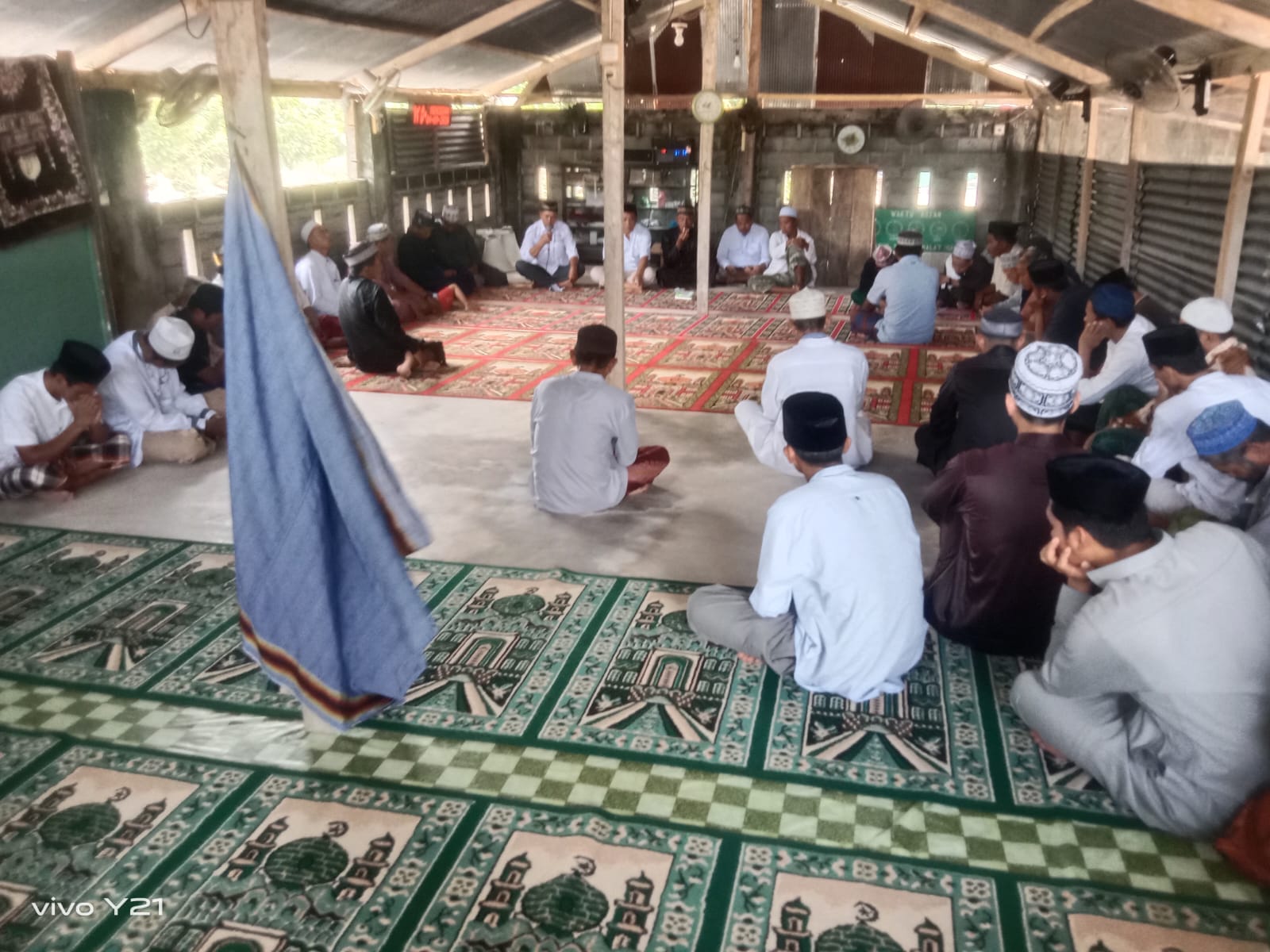 Pemdes Bumi Harapan Gelar Jumat Curhat di Musollah, Bahas Kgiatan Ronda Malam di Dusun Bulumpore