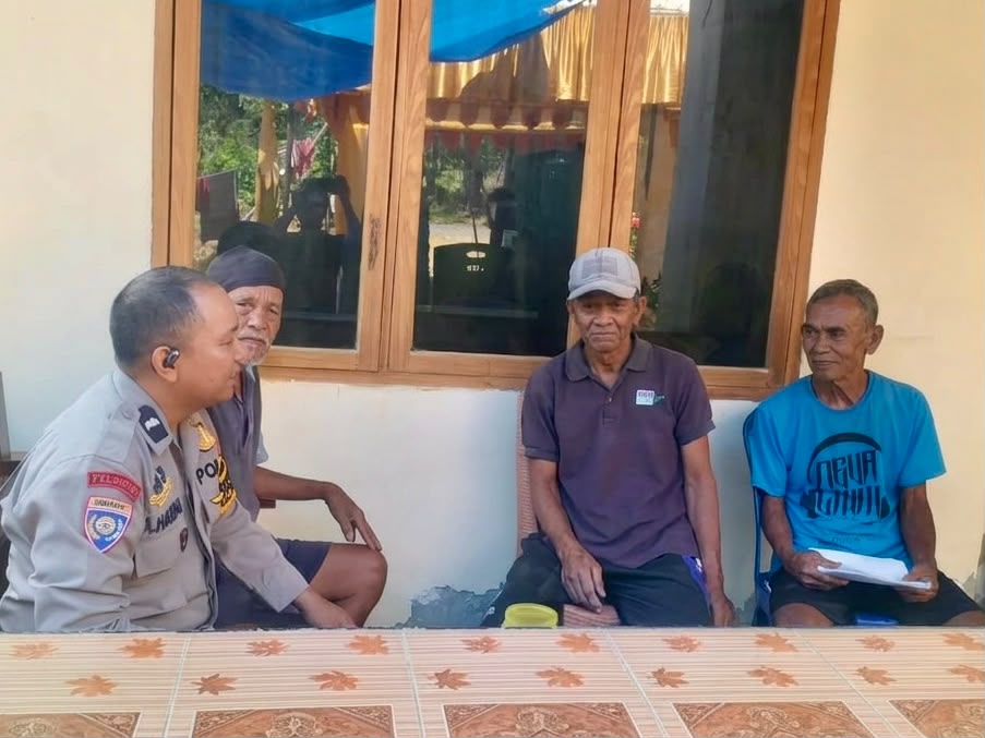Bhabinkamtibmas Sosialisasikan Call Center 110, Warga Sabintang Diminta Tak Ragu Laporkan Gangguan Kamtibmas