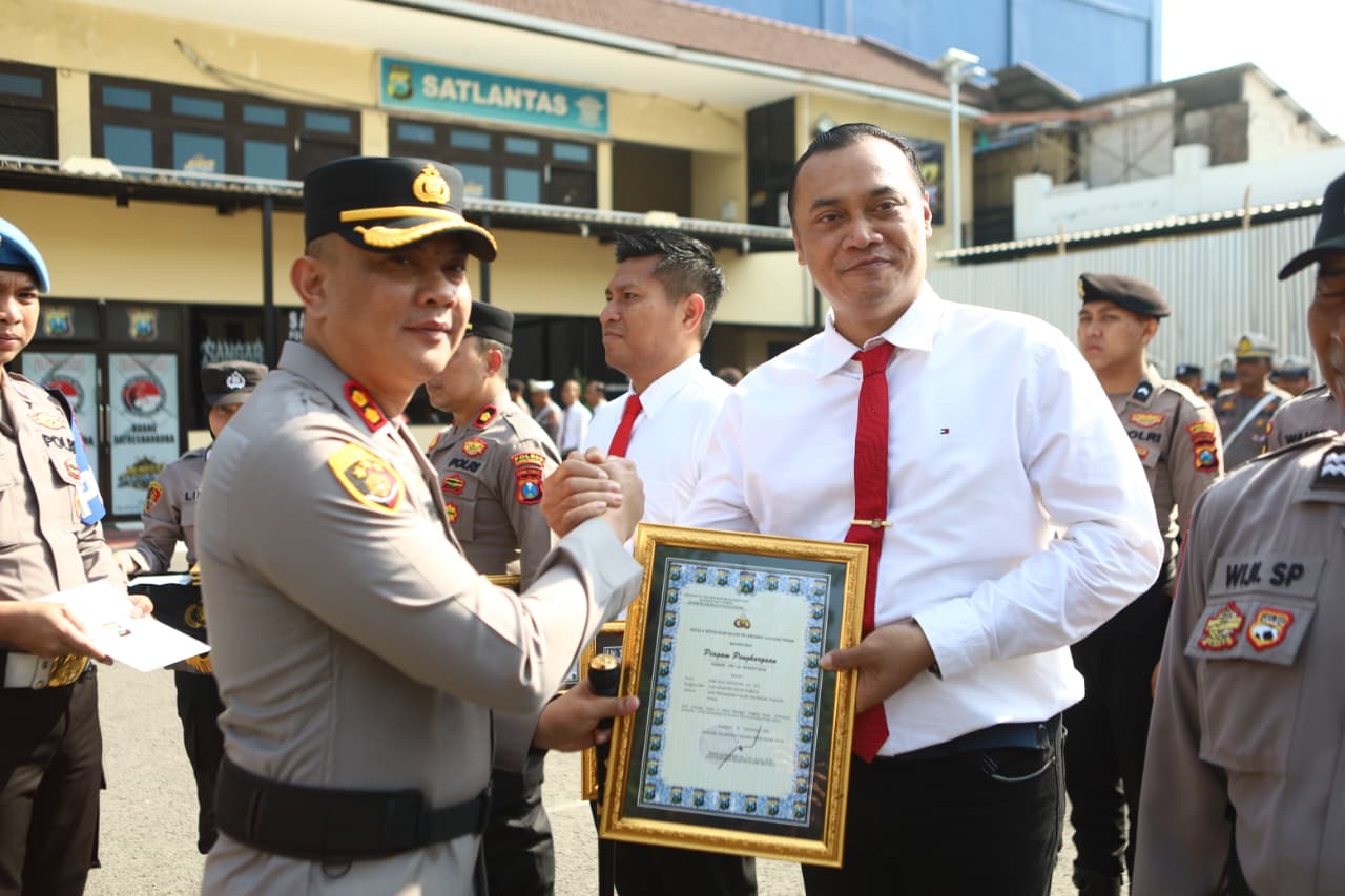 Gulung Kasus Kriminal Terbanyak, Polres Tanjung Perak Obral Penghargaan untuk Personel