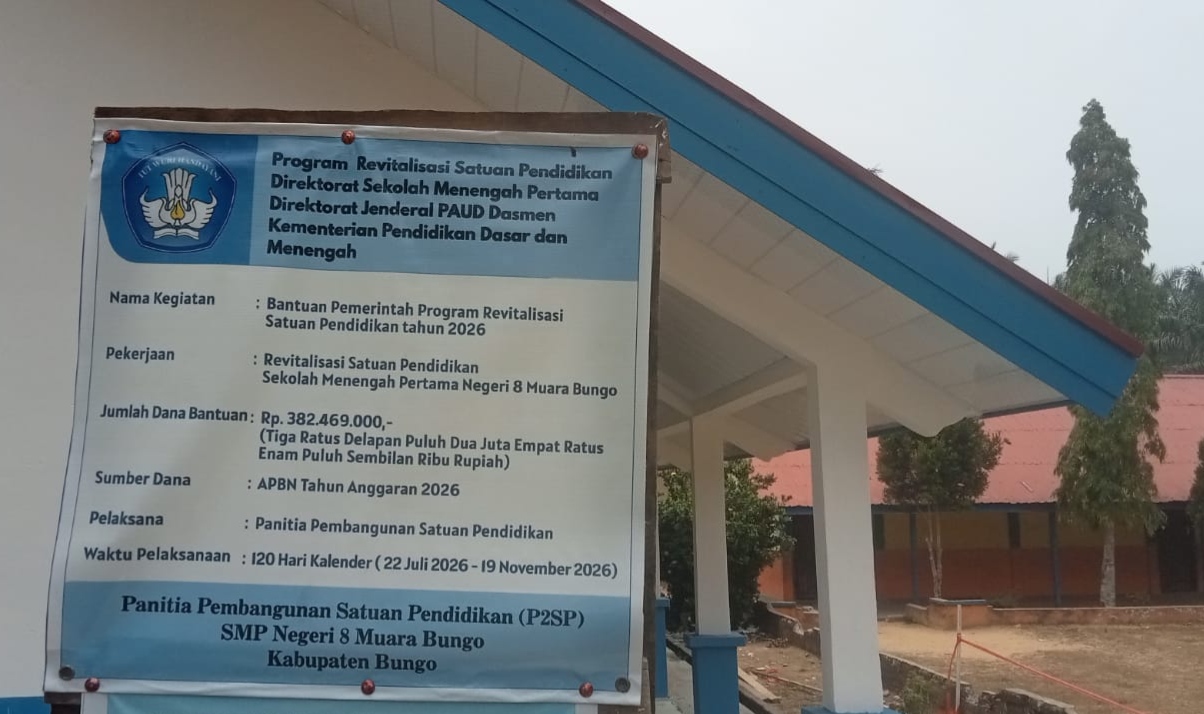 Dana Revitalisasi Rp380 Juta SMPN 8 Bungo Diduga “Asal Jadi”, Keramik Ditimpa Keramik, Konsultan Menghilang