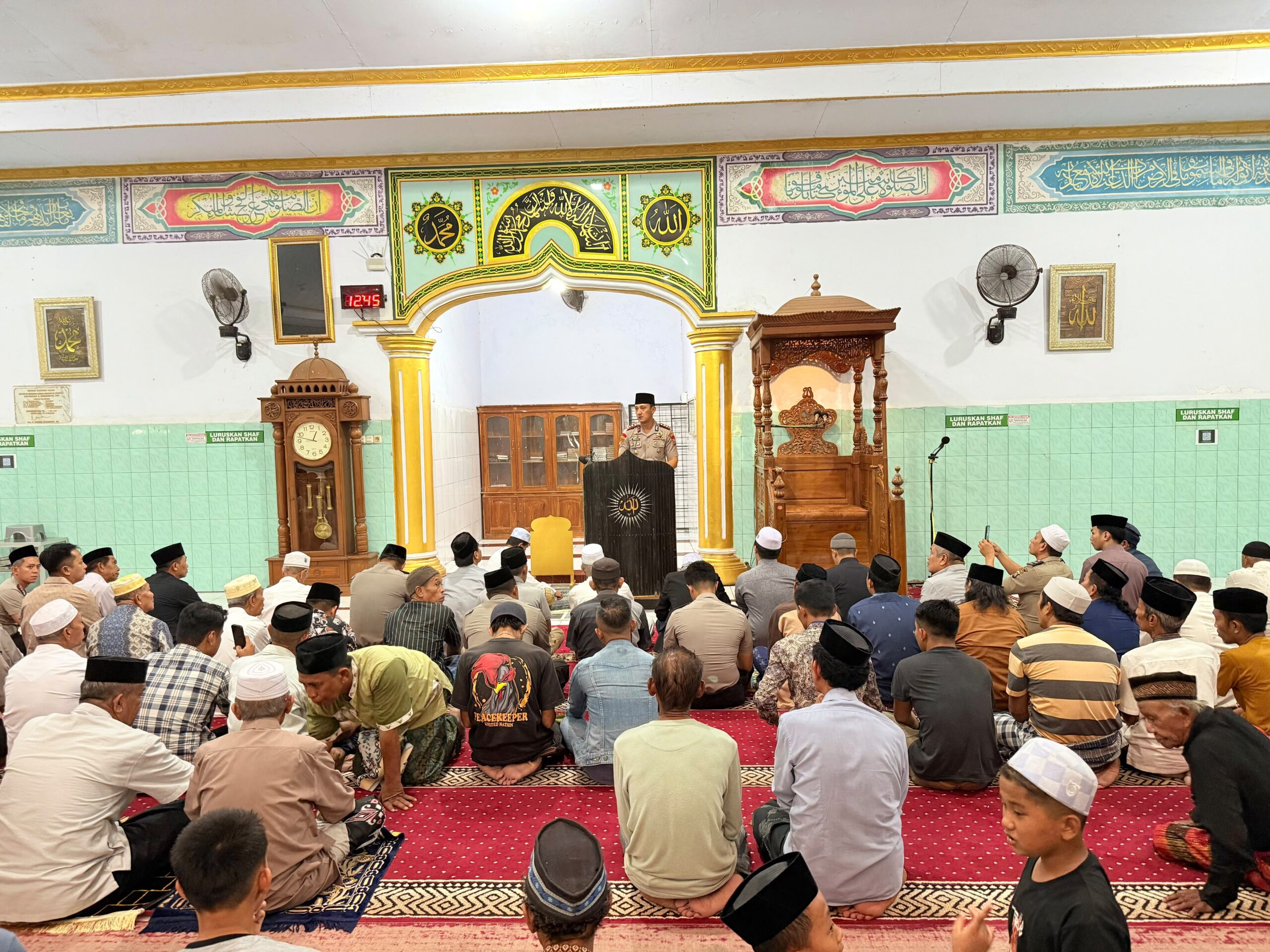 Polisi Bersama Masyarakat, Kapolres Takalar Gelar Jumat Keliling di Masjid Hayatil Iman