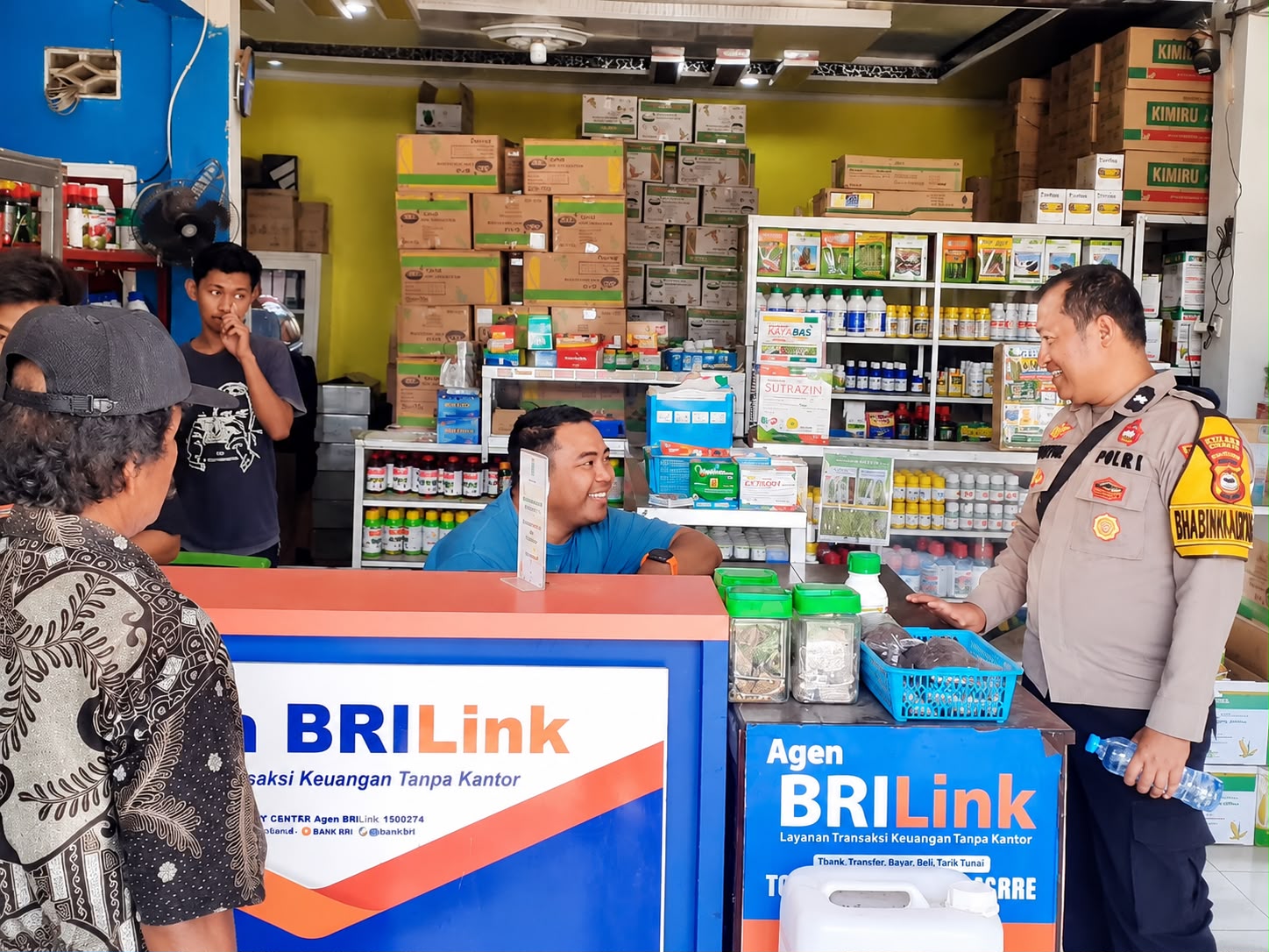 Sambangi Warga Bulukunyi, Bhabinkamtibmas Ingatkan Bahaya Judi Online dan Penipuan Digital