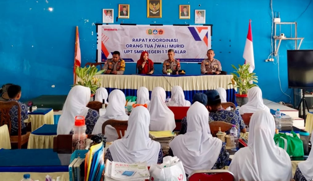 Polisi Jemput Bola Kenalkan Sekolah Kemala Taruna Bhayangkara kepada Pelajar Takalar